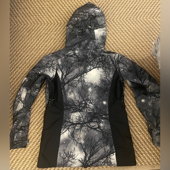 Patagonia Women’s Snowbelle Insulated Ski Jacket - Picture 2 of 3